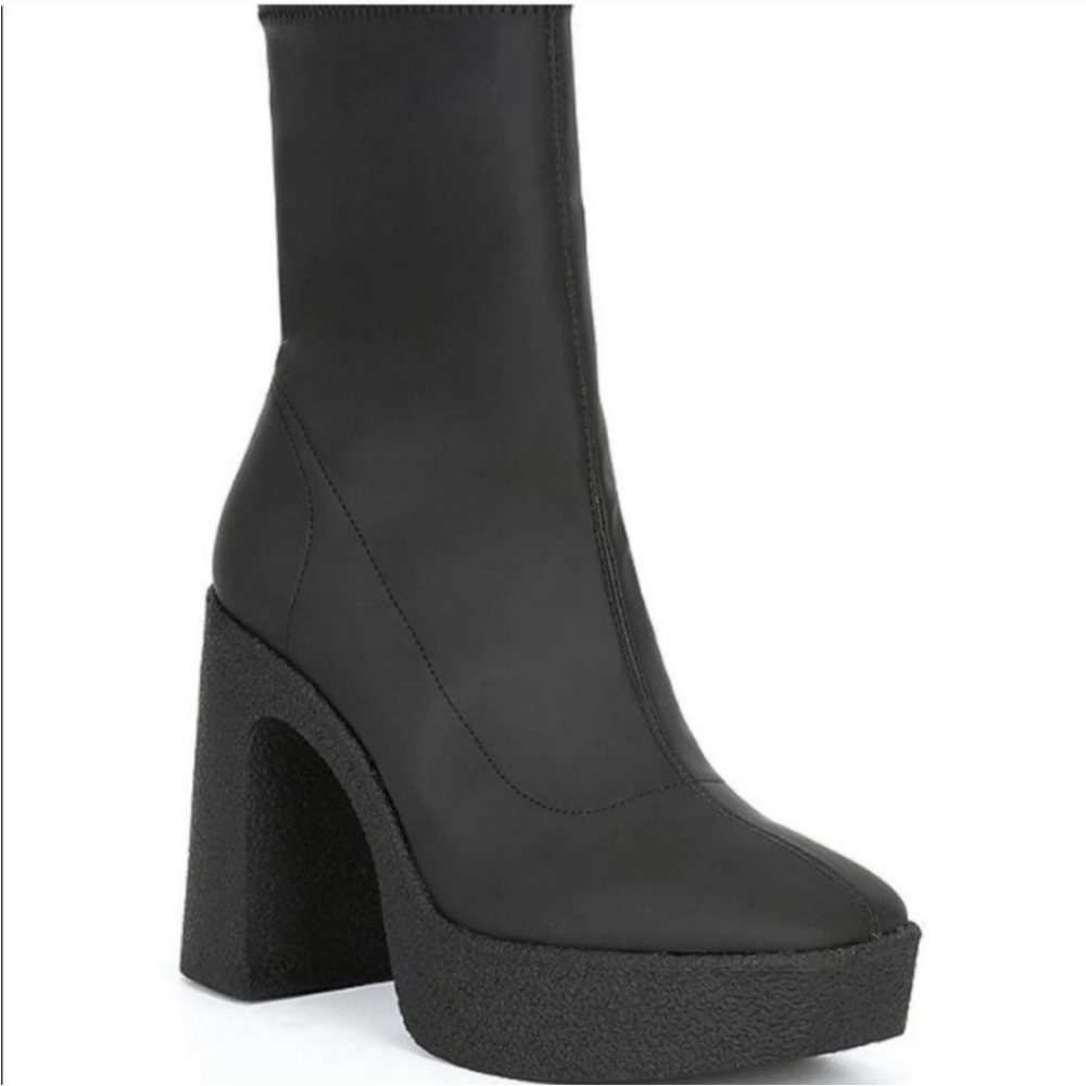 Gianni Bini Dayore Stretch Platform Booties